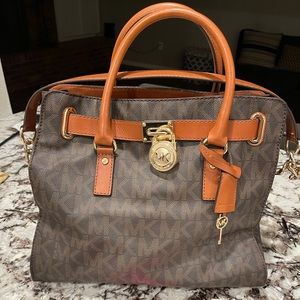 MK bucket purse with key